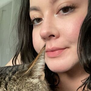 Meet your Posher, Lottie